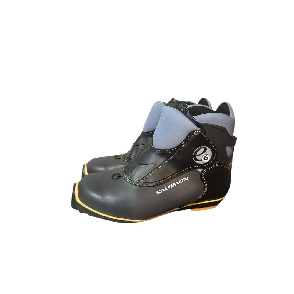 Salomon Black and Gray Men's Boots with Yellow Trim